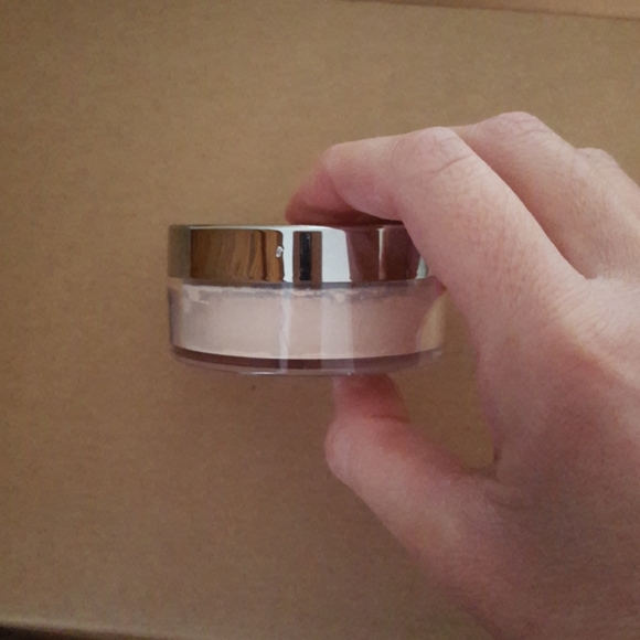 Mary Kay Mineral Powder Foundation NWT - Picture 2 of 7